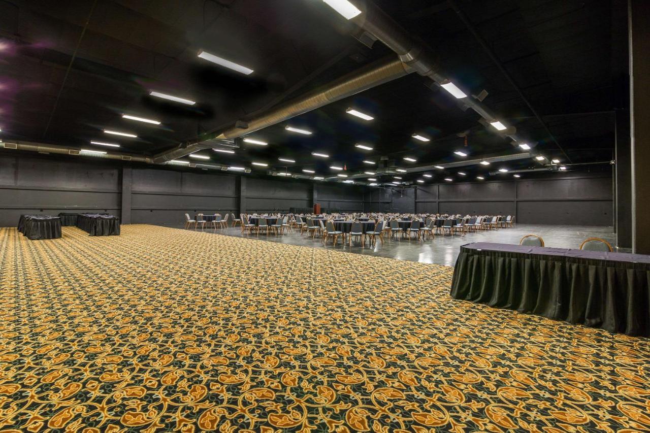 Clarion Hotel Convention Center Minot Extérieur photo